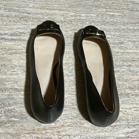 NIB Tory Burch Gigi gold T buckle Reva ballet flat leather shoes with - Picture 3 of 16